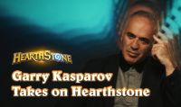 Il Grande Maestro di scacchi Garry Kasparov gioca a Hearthstone