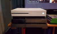Xbox One S è più piccola di PlayStation 4