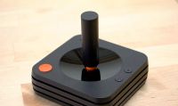 Atari mostra il Joystick di AtariBox