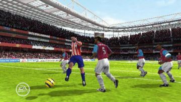 Immagine -10 del gioco Fifa 07 per PlayStation PSP
