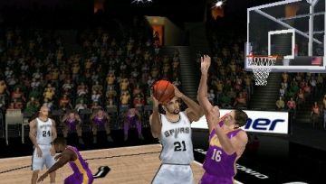 Immagine -2 del gioco NBA 2K12 per PlayStation PSP