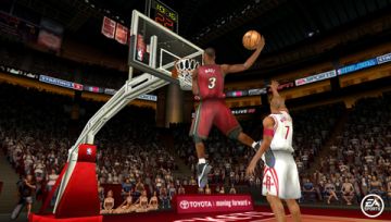 Immagine -4 del gioco NBA LIVE 07 per PlayStation PSP