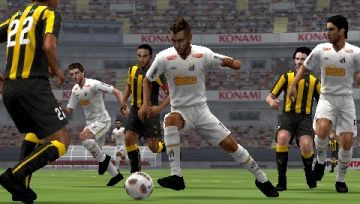 Immagine -8 del gioco Pro Evolution Soccer 2012 per PlayStation PSP