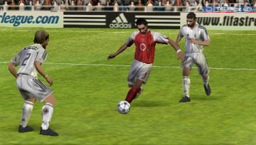 Immagine -15 del gioco FIFA Soccer per PlayStation PSP
