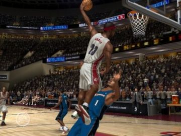 Immagine -8 del gioco NBA Live 07 per PlayStation 2