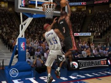 Immagine -2 del gioco NBA Live 07 per PlayStation 2