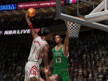 Immagine -11 del gioco NBA Live 07 per PlayStation 2