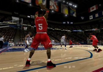 Immagine -5 del gioco NBA Live 2004  per PlayStation 2