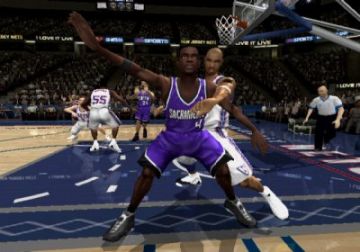 Immagine -2 del gioco NBA Live 2004  per PlayStation 2