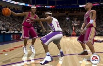 Immagine -16 del gioco NBA Live 2005 per PlayStation 2