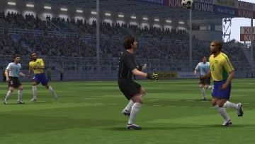 Immagine -3 del gioco Pro Evolution Soccer 5 per PlayStation PSP