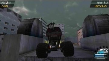 Immagine -2 del gioco Monster Jam: Assalto Urbano per PlayStation PSP