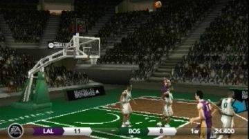 Immagine -8 del gioco NBA Live 09 per PlayStation PSP