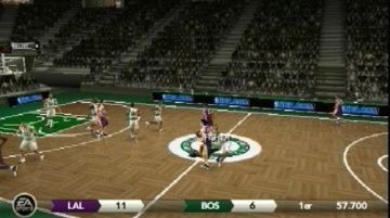 Immagine -10 del gioco NBA Live 09 per PlayStation PSP