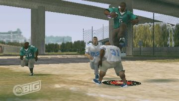 Immagine -8 del gioco NFL Street 3 per PlayStation PSP