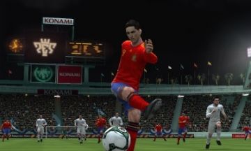 Immagine 3 del gioco Pro Evolution Soccer 2011 3D per Nintendo 3DS