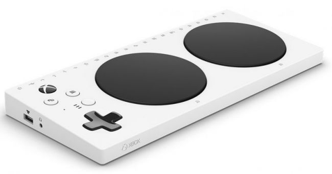 Microsoft annuncia il controller Xbox Adaptive per i giocatori con difficoltà motorie